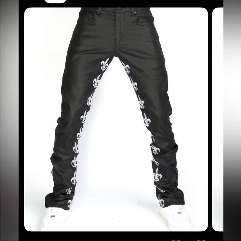 Chic Black waxed jeans with White Fleur-de-Lis